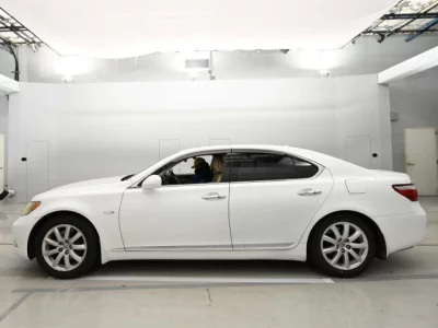 Lexus LS  с аукциона в Японии