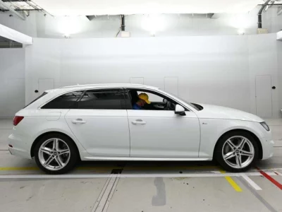 Audi A4  с аукциона в Японии