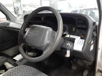 Toyota HIACE VAN лот № 90510 оценка 3  с аукциона в Японии 8