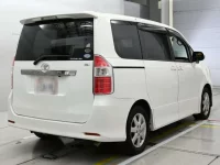 Toyota NOAH лот № 30592 оценка RA  с аукциона в Японии 1