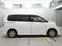 Toyota NOAH лот № 30592 оценка RA  с аукциона в Японии 2
