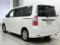 Toyota NOAH лот № 30592 оценка RA  с аукциона в Японии 5