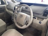 Toyota NOAH лот № 30597 оценка R  с аукциона в Японии 8