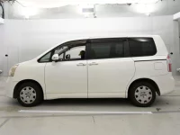 Toyota NOAH лот № 30597 оценка R  с аукциона в Японии 3