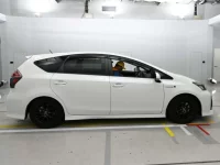 Toyota PRIUS ALPHA лот № 30559 оценка 4.5  с аукциона в Японии 2