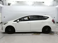 Toyota PRIUS ALPHA лот № 30559 оценка 4.5  с аукциона в Японии 3