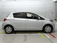 Toyota VITZ лот № 30591 оценка 4  с аукциона в Японии 2