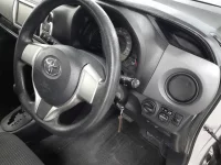 Toyota VITZ лот № 30591 оценка 4  с аукциона в Японии 8