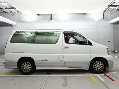 Nissan ELGRAND  с аукциона в Японии