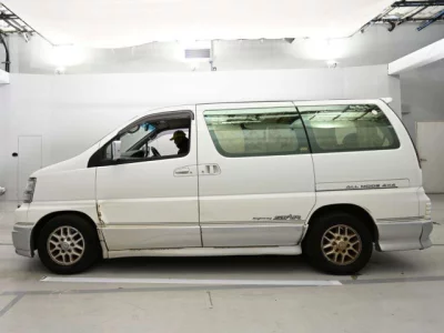Nissan ELGRAND  с аукциона в Японии