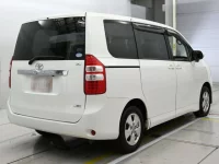 Toyota NOAH лот № 30656 оценка 3.5  с аукциона в Японии 1