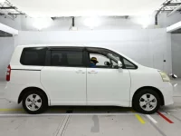Toyota NOAH лот № 30656 оценка 3.5  с аукциона в Японии 2
