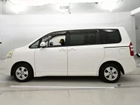 Toyota NOAH лот № 30656 оценка 3.5  с аукциона в Японии 3