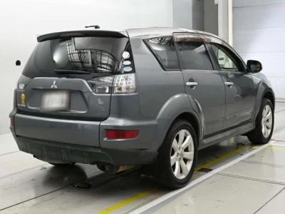 Mitsubishi OUTLANDER  с аукциона в Японии