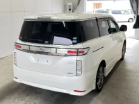 Nissan ELGRAND лот № 1074 оценка 3.5  с аукциона в Японии 1