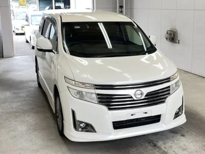 Nissan ELGRAND  с аукциона в Японии