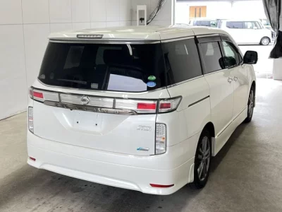 Nissan ELGRAND  с аукциона в Японии