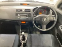 Suzuki SWIFT лот № 3072 оценка R  с аукциона в Японии 2