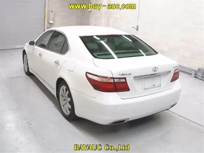 Lexus LS  с аукциона в Японии