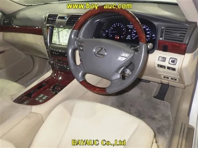 Lexus LS  с аукциона в Японии