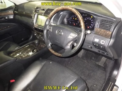 Lexus LS  с аукциона в Японии