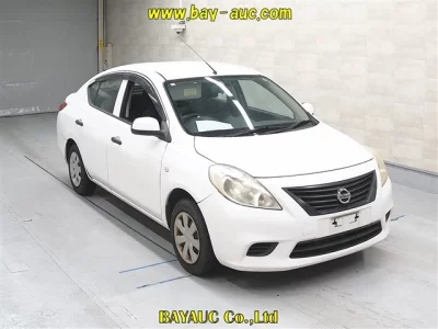 Nissan LATIO  с аукциона в Японии