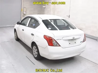 Nissan LATIO  с аукциона в Японии
