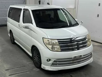 Nissan ELGRAND  с аукциона в Японии