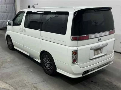Nissan ELGRAND  с аукциона в Японии