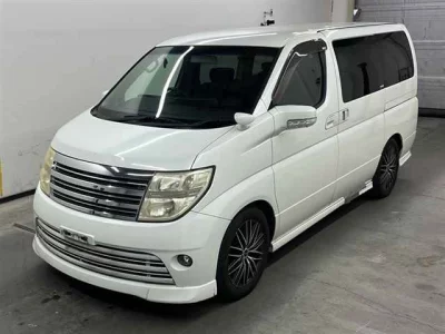 Nissan ELGRAND  с аукциона в Японии