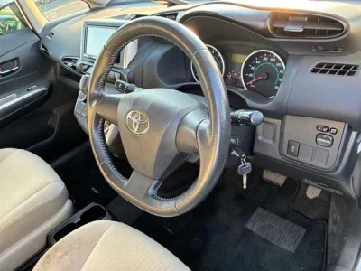 Toyota WISH  с аукциона в Японии