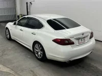 Nissan FUGA лот № 70177 оценка 4.5  с аукциона в Японии 1