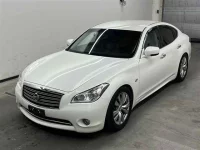 Nissan FUGA лот № 70177 оценка 4.5  с аукциона в Японии 3