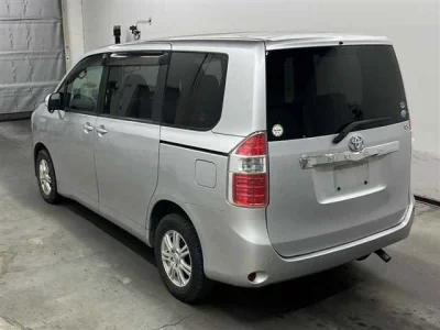 Toyota NOAH  с аукциона в Японии