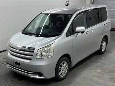 Toyota NOAH  с аукциона в Японии