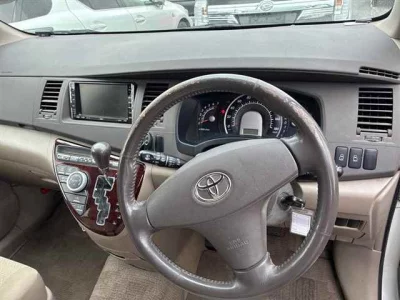 Toyota ISIS