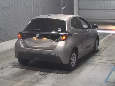 Toyota YARIS  с аукциона в Японии