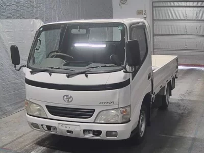 Toyota DYNA  с аукциона в Японии