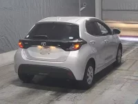 Toyota YARIS лот № 781 оценка 3.5  с аукциона в Японии 1