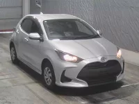Toyota YARIS лот № 781 оценка 3.5  с аукциона в Японии 6