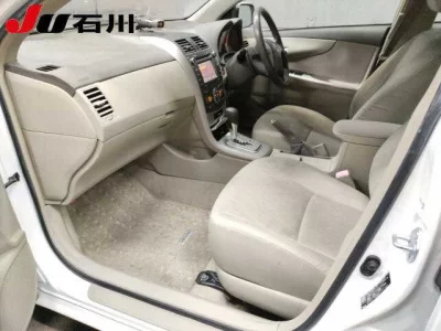 Toyota COROLLA AXIO  с аукциона в Японии