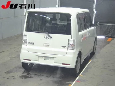 Toyota PIXIS SPACE  с аукциона в Японии