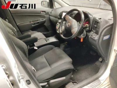 Toyota WISH  с аукциона в Японии