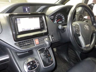 Toyota NOAH  с аукциона в Японии