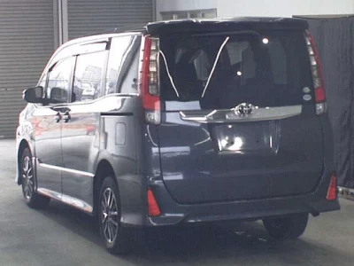 Toyota NOAH  с аукциона в Японии