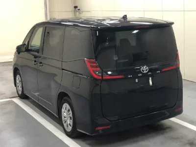 Toyota NOAH  с аукциона в Японии
