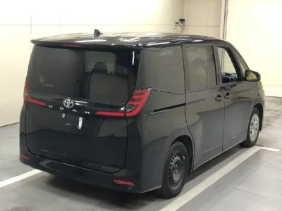 Toyota NOAH  с аукциона в Японии
