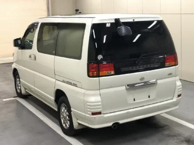 Nissan ELGRAND  с аукциона в Японии