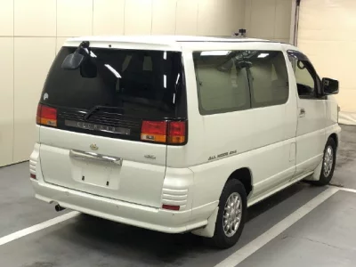 Nissan ELGRAND  с аукциона в Японии