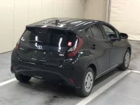 Toyota AQUA лот № 3065 оценка 4  с аукциона в Японии 3